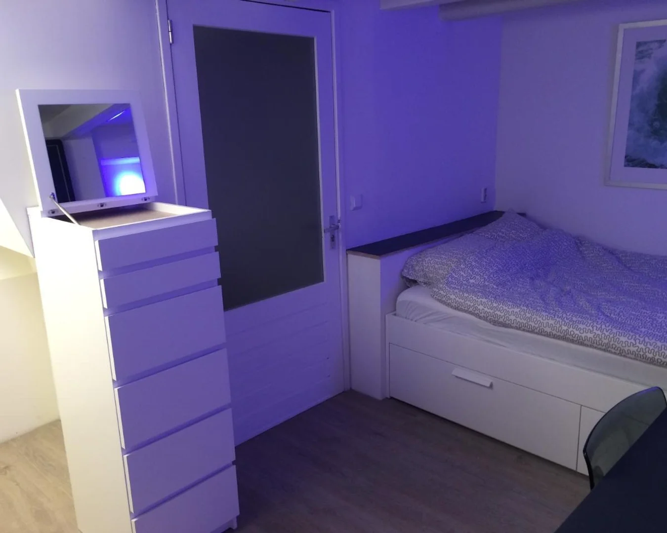 Bright and airy student room with easy university access in 