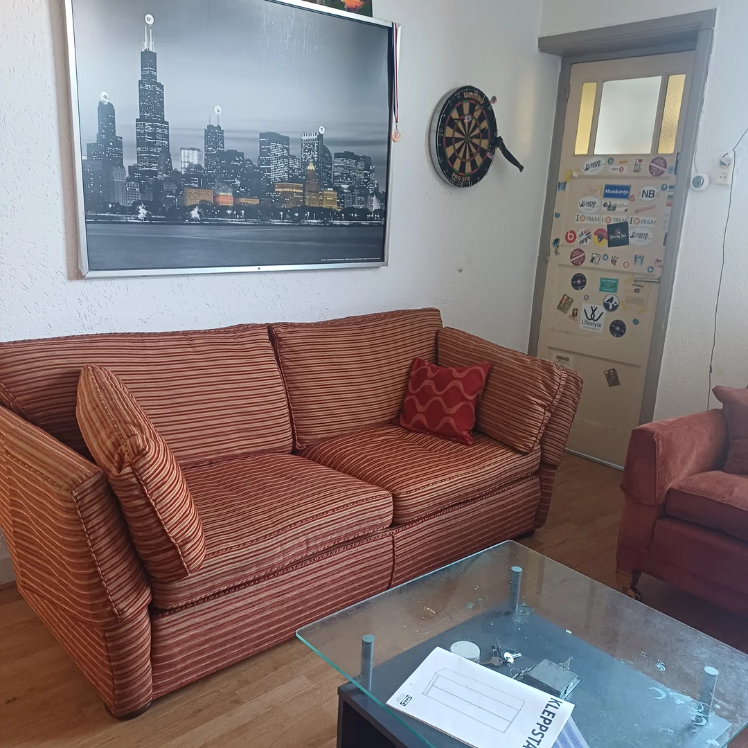 Quarto de estudante confortável e espaçoso em 