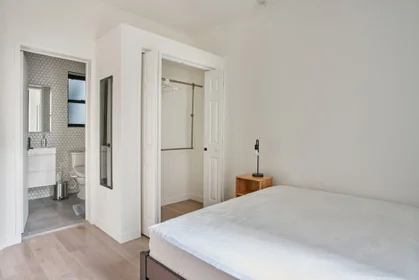 Privatzimmer in der Brand Private ROOM with Bathroom in Manhattan: Hells Kitchen New York 10036, bild 1 von 10