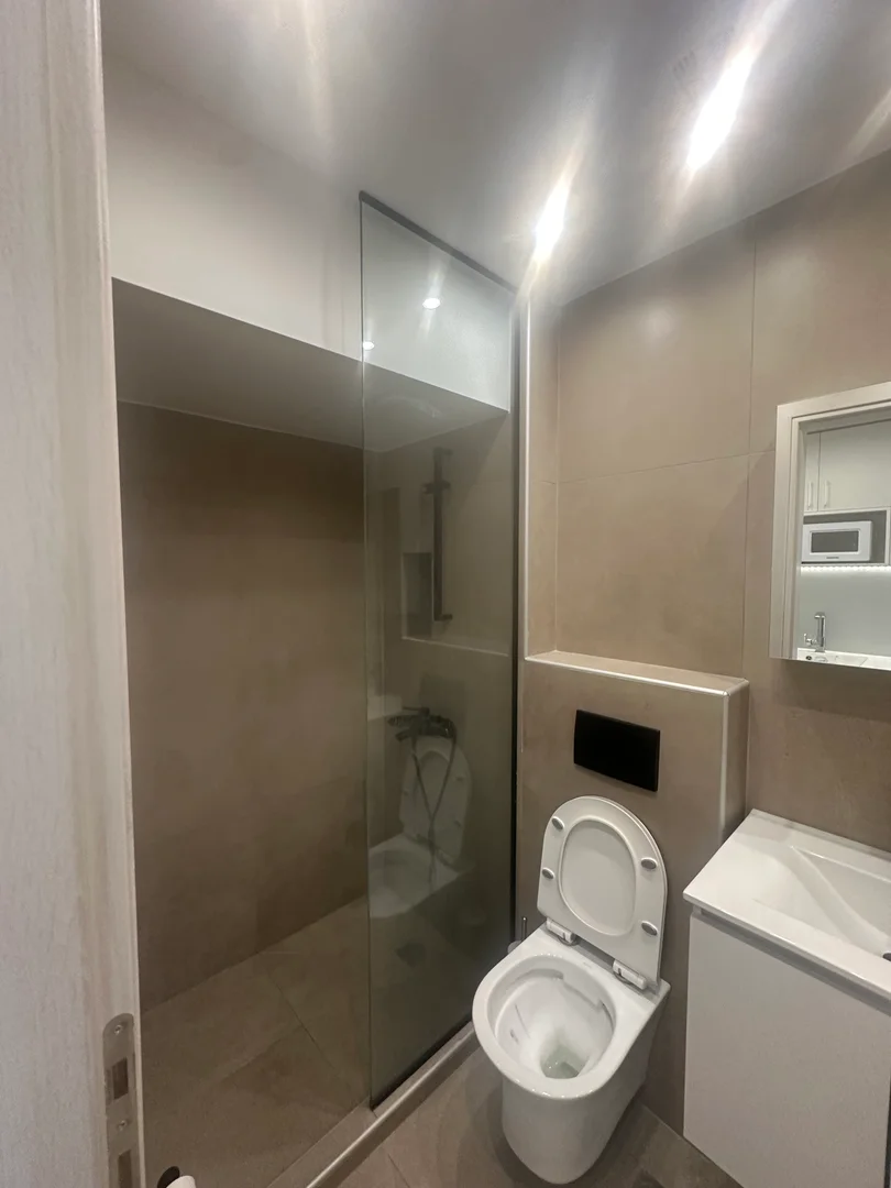 Chic studio apartment near campus in 