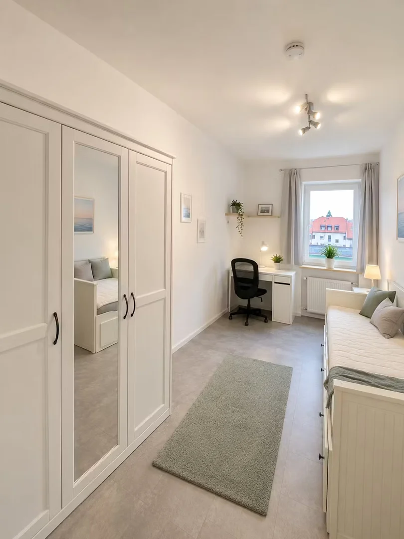 Room for rent in student apartment in , fully furnished