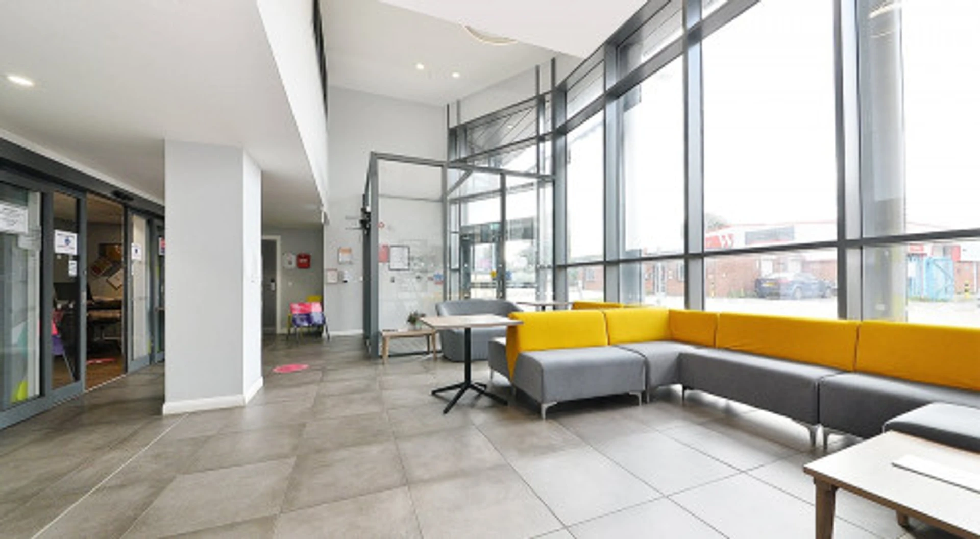 Economical student room with convenient location in 