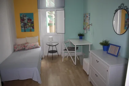 Habitación privada en Campo Pequeno, imagen 1 de 10