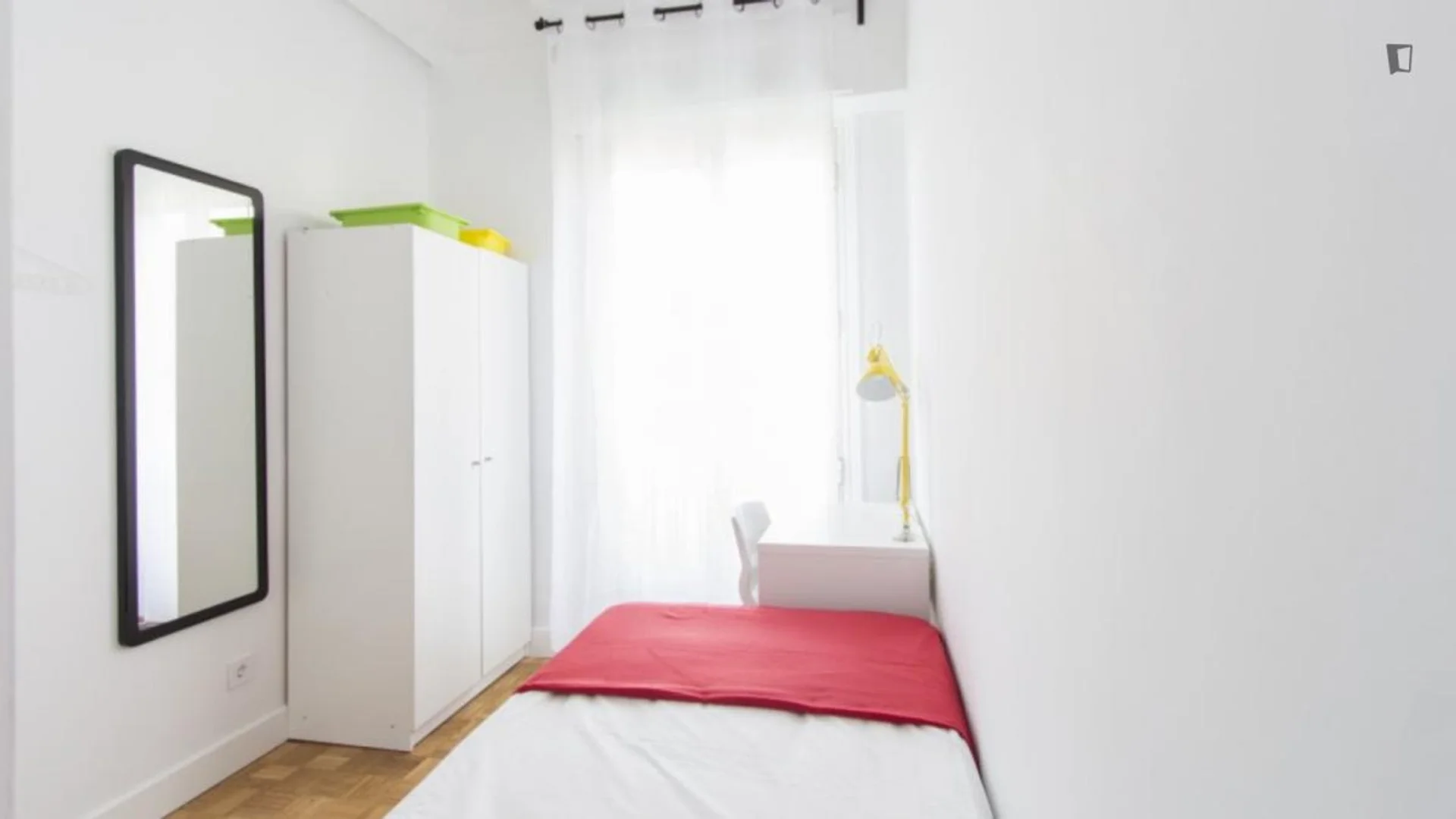 Chambre conviviale pour les étudiants dans  avec des équipements modernes