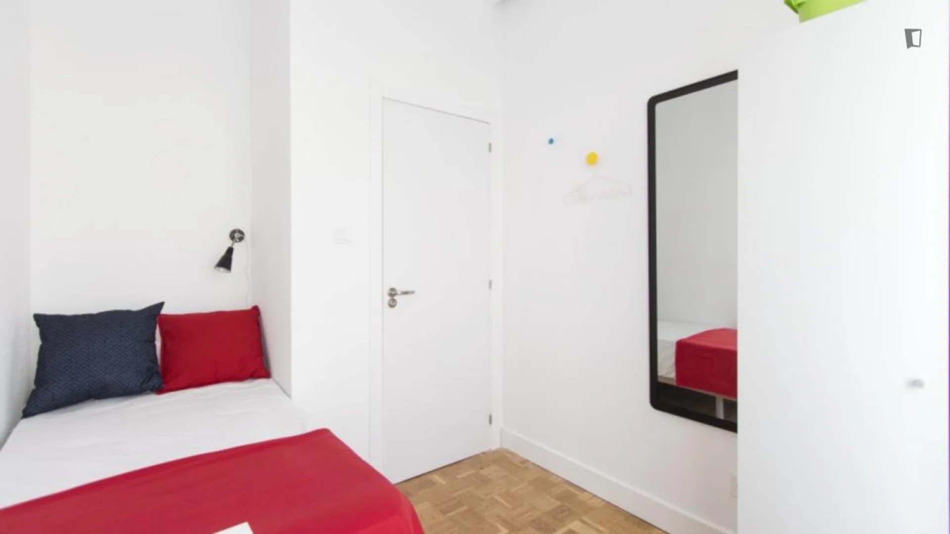 Chambre conviviale pour les étudiants dans  avec des équipements modernes