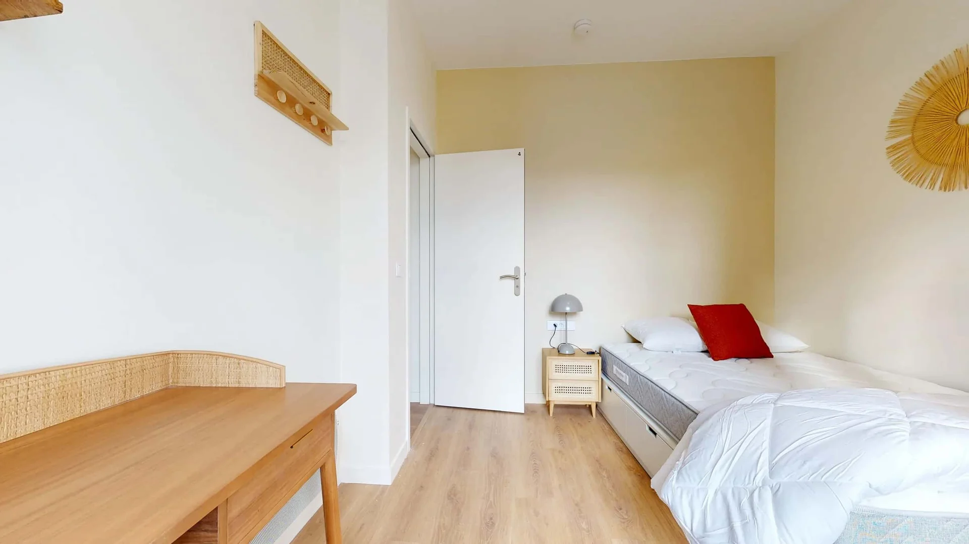 'de öğrenci dairesinde, tamamen mobilyalı kiralık oda
