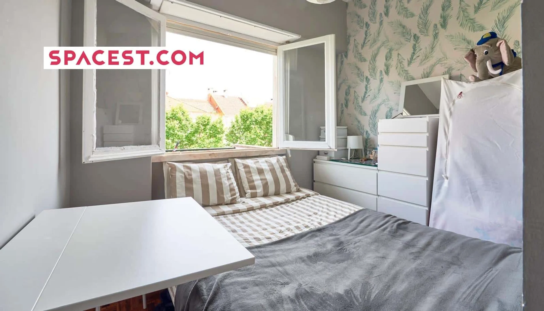 Habitación en apartamento estudiantil en alquiler en , completamente amueblado