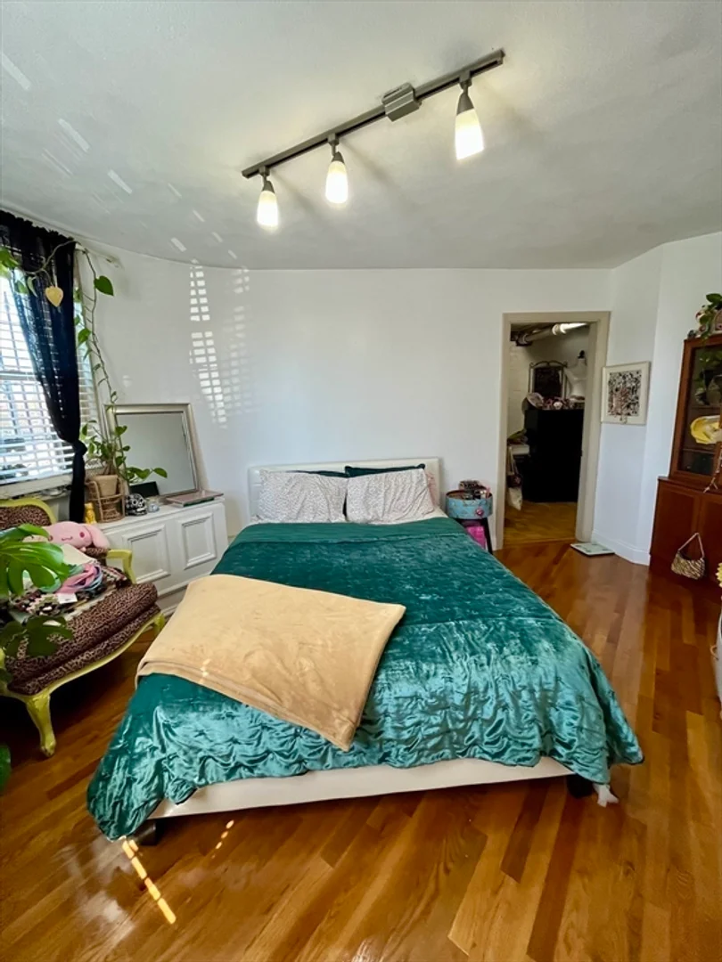 1693, Commonwealth Ave., Unit B, Brighton, Boston, MA, 02135