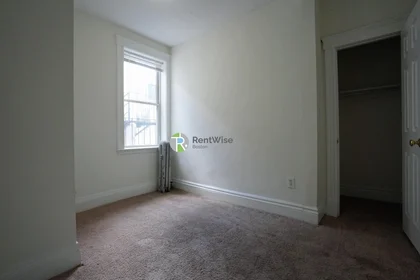 Logement entier à 6, Camelot Ct., Unit 20, Brighton, Boston, MA, 02135, image 1 de 10