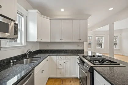Evin tamamı Ikamet yerinde konumu 2536, Massachusetts Ave., Unit U:2536, North Cambridge, Cambridge, MA, 02140, 2 20 görüntüsü