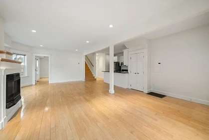 Evin tamamı Ikamet yerinde konumu 2536, Massachusetts Ave., Unit U:2536, North Cambridge, Cambridge, MA, 02140, 19 20 görüntüsü