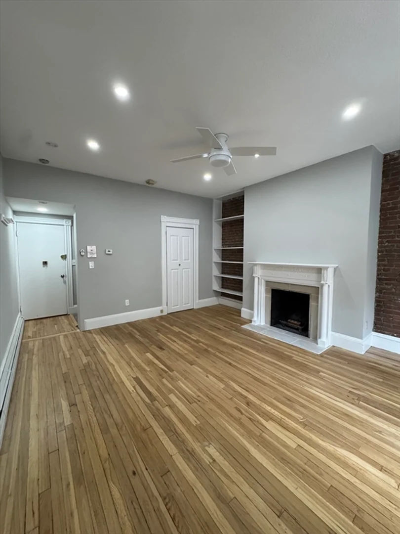 Self-contained studio for students in central 