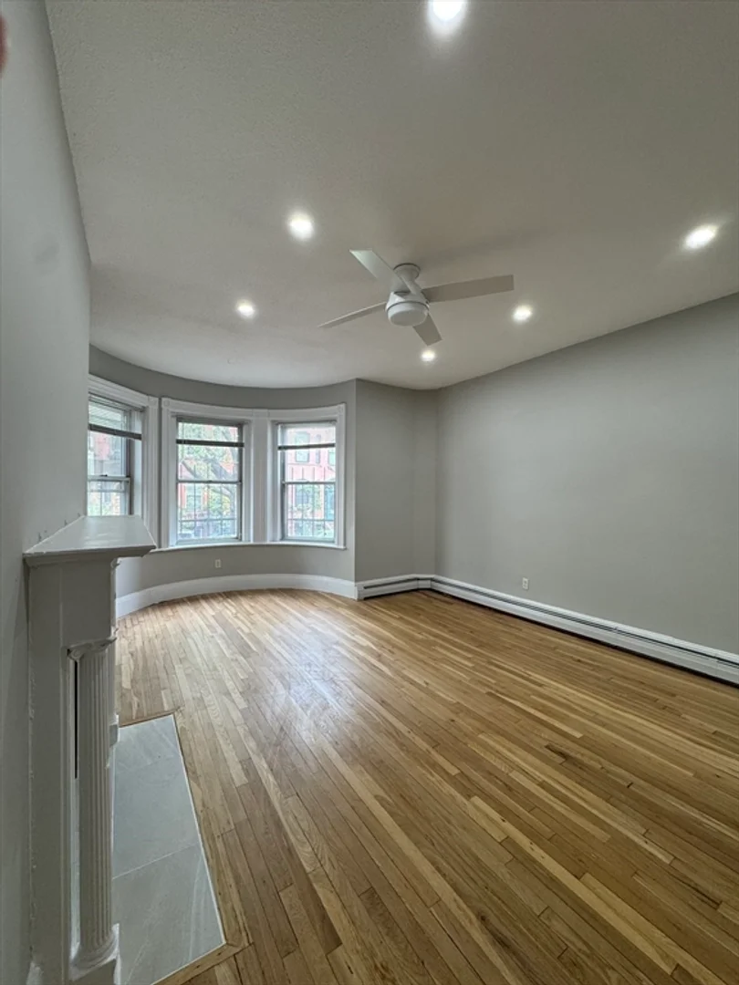 Convenient studio apartment for student living in 