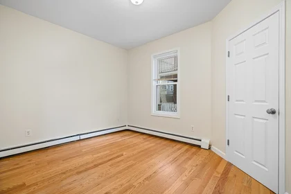 Gesamte Unterkunft im Wohnheim in der 5, Dawes St., Unit 3, Dorchester, Boston, MA, 02125, bild 11 von 16