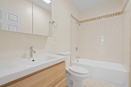 Gesamte Unterkunft im Wohnheim in der 5, Dawes St., Unit 3, Dorchester, Boston, MA, 02125, bild 12 von 16
