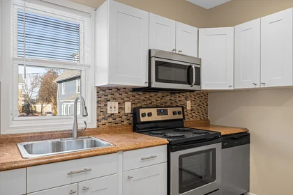 Gesamte Unterkunft im Wohnheim in der 5, Dawes St., Unit 3, Dorchester, Boston, MA, 02125, bild 14 von 16