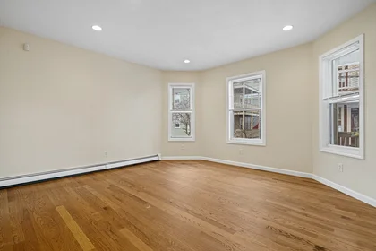 Gesamte Unterkunft im Wohnheim in der 5, Dawes St., Unit 3, Dorchester, Boston, MA, 02125, bild 16 von 16
