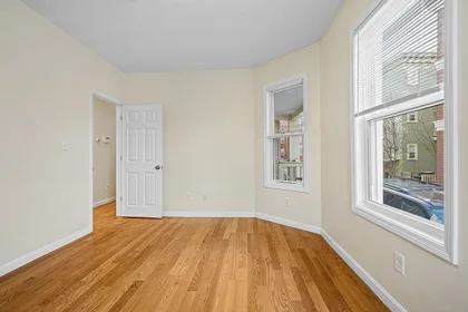 Gesamte Unterkunft im Wohnheim in der 5, Dawes St., Unit 3, Dorchester, Boston, MA, 02125, bild 4 von 16