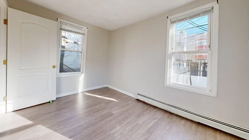 Logement entier en résidence à 329, Paris St., Unit 2, East Boston, Boston, MA, 02128, image 11 de 24