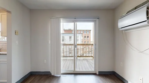 Gesamte Unterkunft im Wohnheim in der 298-300, Meridian St., Unit 300 - 2, East Boston, Boston, MA, 02128, bild 2 von 20