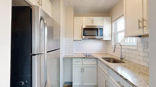 Gesamte Unterkunft im Wohnheim in der 298-300, Meridian St., Unit 300 - 2, East Boston, Boston, MA, 02128, bild 11 von 20