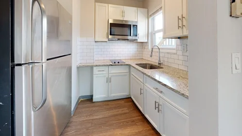 Gesamte Unterkunft im Wohnheim in der 298-300, Meridian St., Unit 300 - 2, East Boston, Boston, MA, 02128, bild 18 von 20