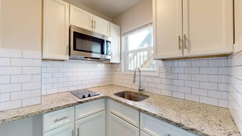 Gesamte Unterkunft im Wohnheim in der 298-300, Meridian St., Unit 300 - 2, East Boston, Boston, MA, 02128, bild 7 von 20