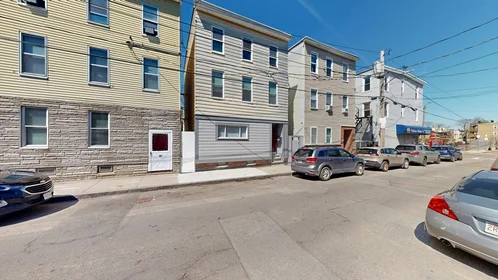 Toda a acomodação em residência em 44, Morris St., Unit 2, East Boston, Boston, MA, 02128, imagem 5 de 23