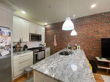 Evin tamamı Ikamet yerinde konumu 139, Border St., Unit 2B, East Boston, Boston, MA, 02128, 16 24 görüntüsü