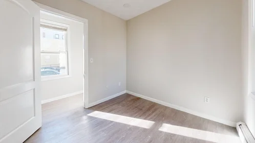 Evin tamamı Ikamet yerinde konumu 329, Paris St., Unit 3, East Boston, Boston, MA, 02128, 21 24 görüntüsü