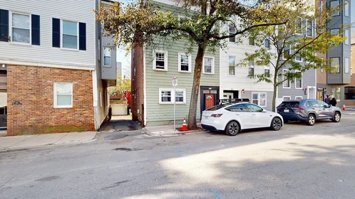 Gesamte Unterkunft im Wohnheim in der 187, Maverick St., Unit 3, East Boston, Boston, MA, 02128, bild 1 von 11