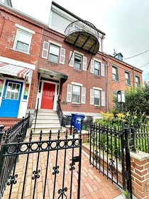 Gesamte Unterkunft im Wohnheim in der 187, Everett St., Unit 1, East Boston, Boston, MA, 02128, bild 2 von 12