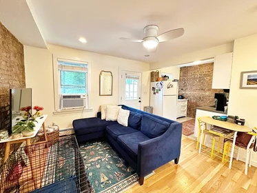 Gesamte Unterkunft im Wohnheim in der 187, Everett St., Unit 1, East Boston, Boston, MA, 02128, bild 3 von 12