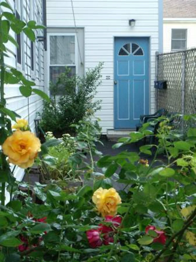 67, Gore St., Unit 2R, East Cambridge, Cambridge, MA, 02141