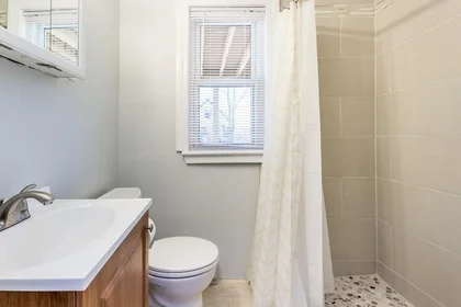 Logement entier à 19, Bearse Ave., Unit 1, Dorchester, Boston, MA, 02124, image 1 de 10