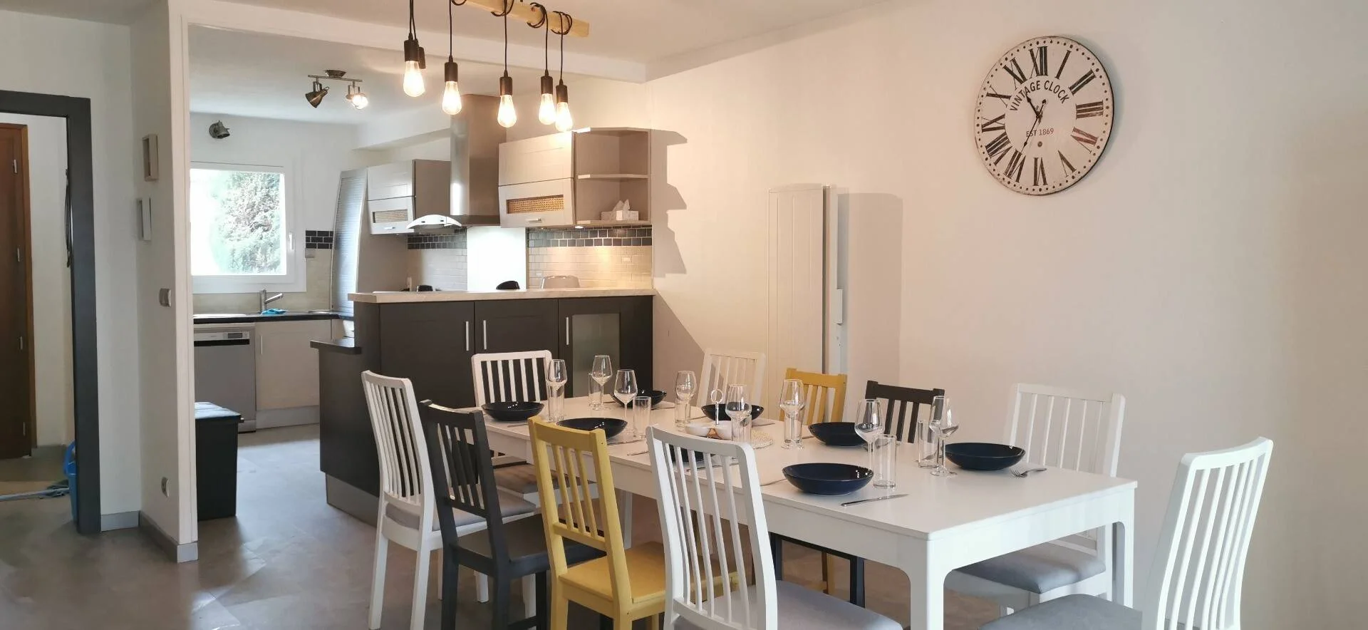 Quarto de estudante económico com localização conveniente em 