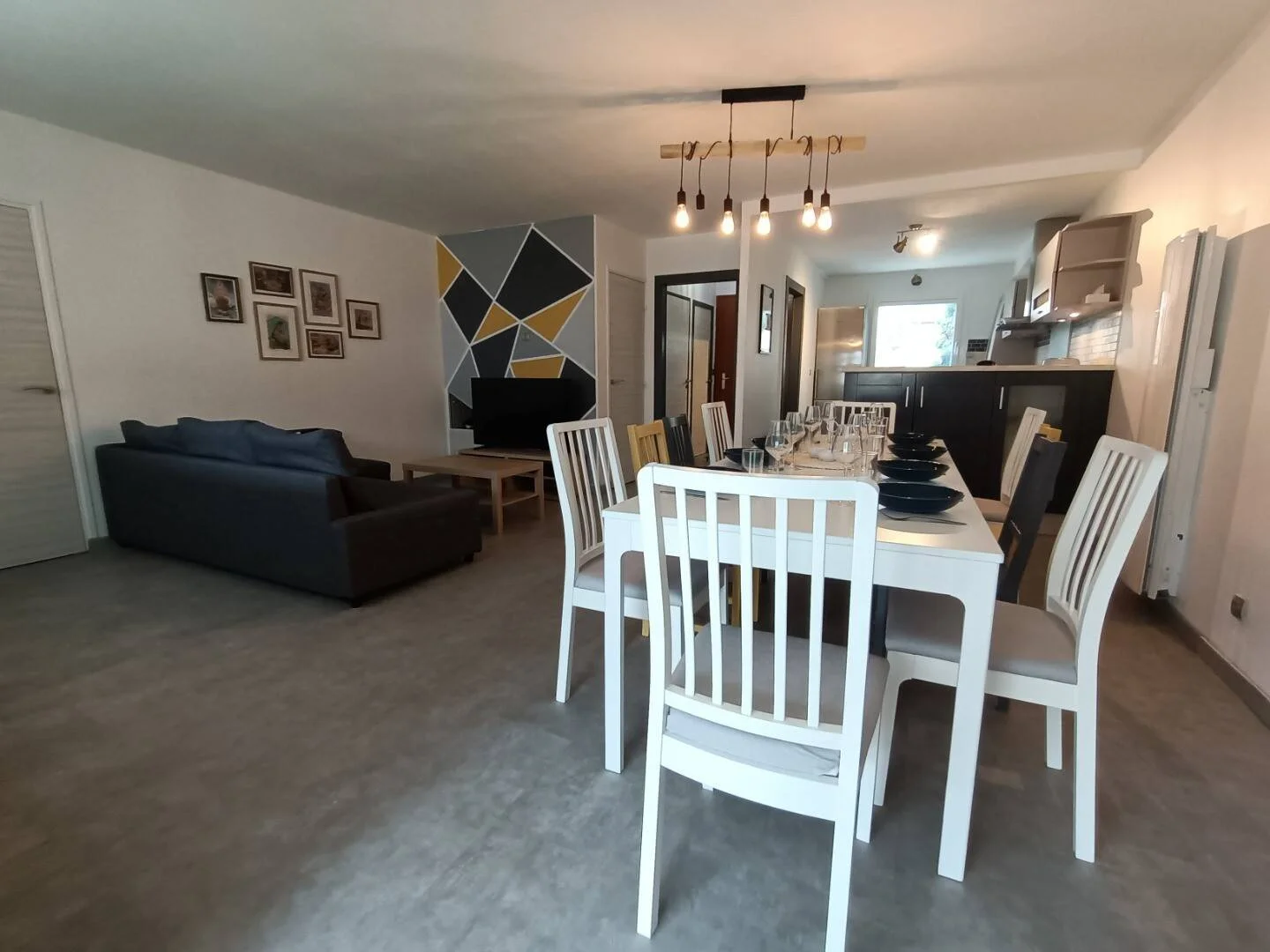 Quarto para alugar em apartamento de estudantes em , totalmente mobilado