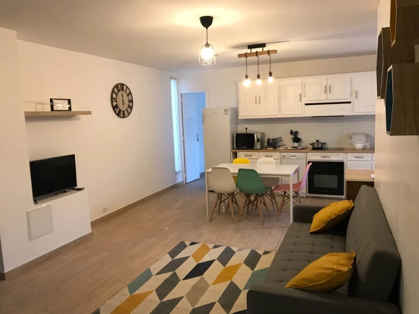 Funktionelles Studentenzimmer perfekt zum Studieren in 