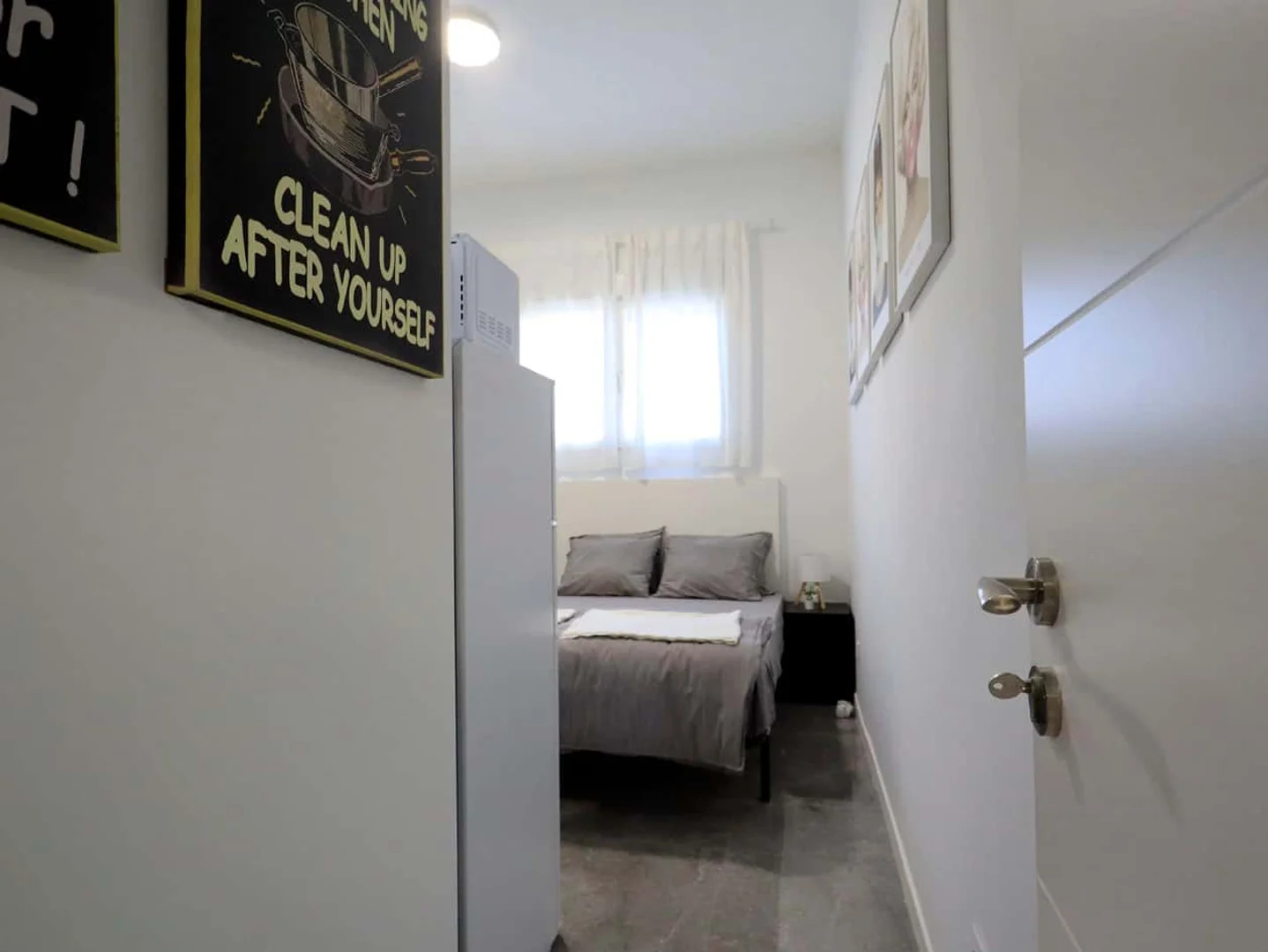 Habitación para estudiantes en  con área de estudio y facilidades compartidas