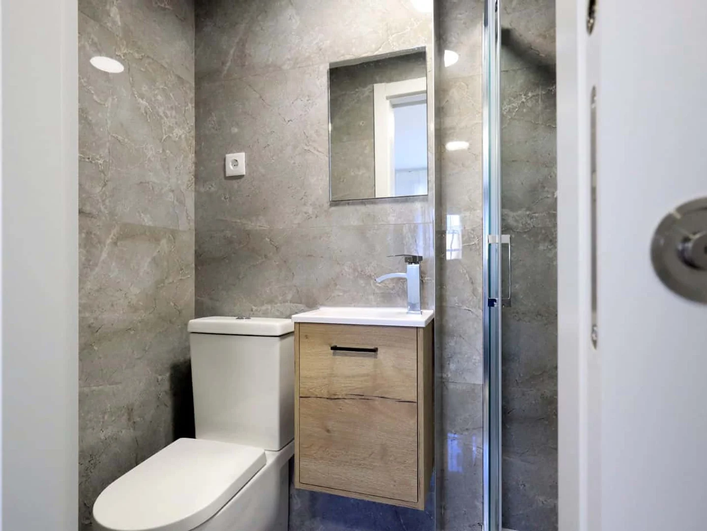 Habitación estudiantil económica cerca del campus en 