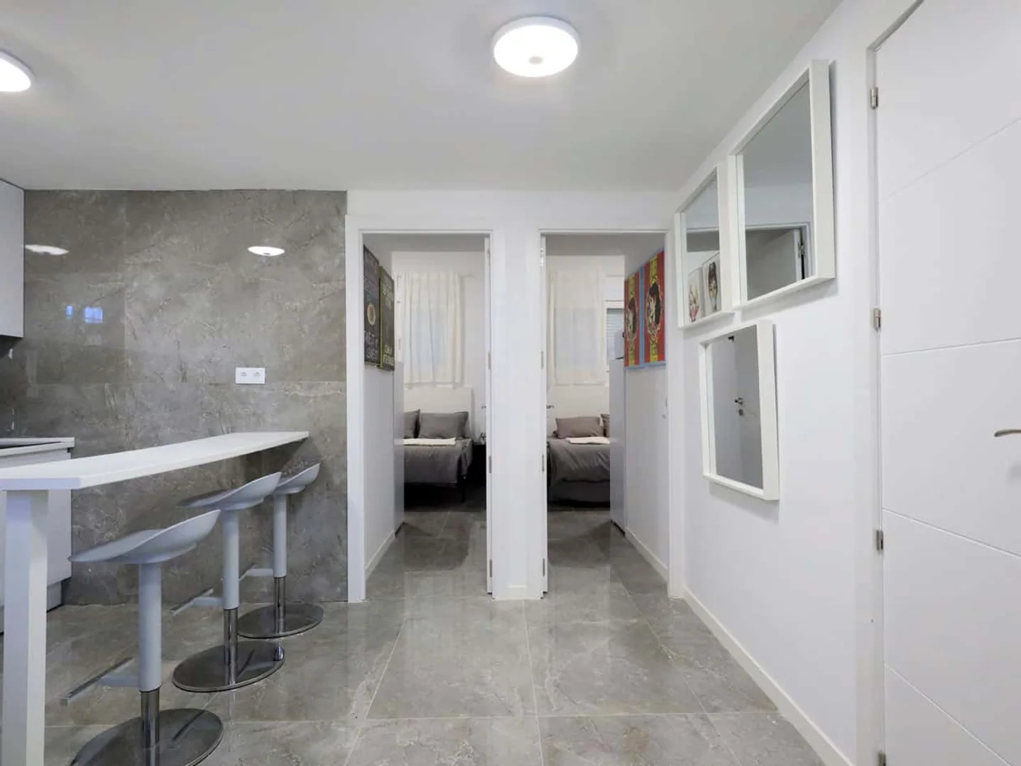 Habitación para estudiantes en  con área de estudio y facilidades compartidas