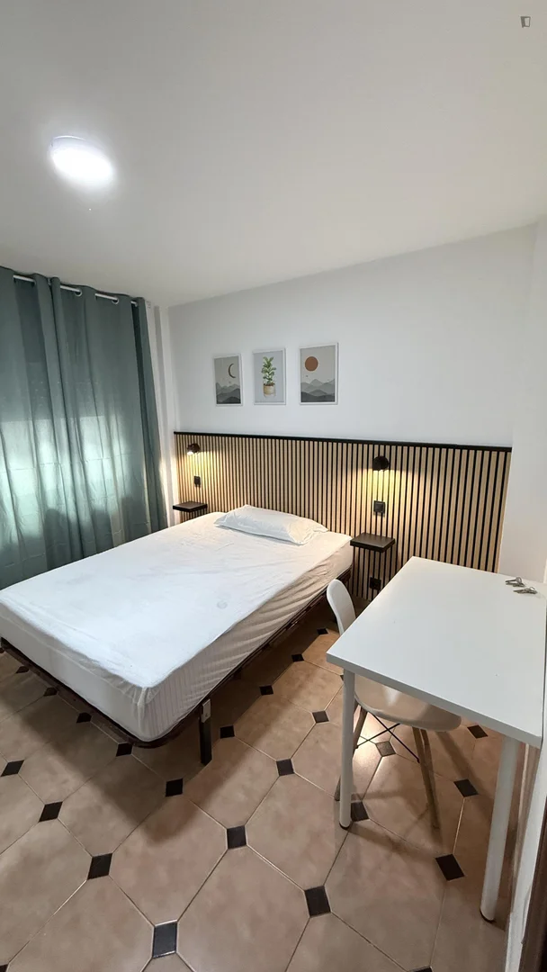 Chambre d'étudiant confortable et spacieuse dans 