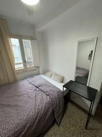 Private room at Carrer de Pere Cabanes, Rascanya, image 1 of 10