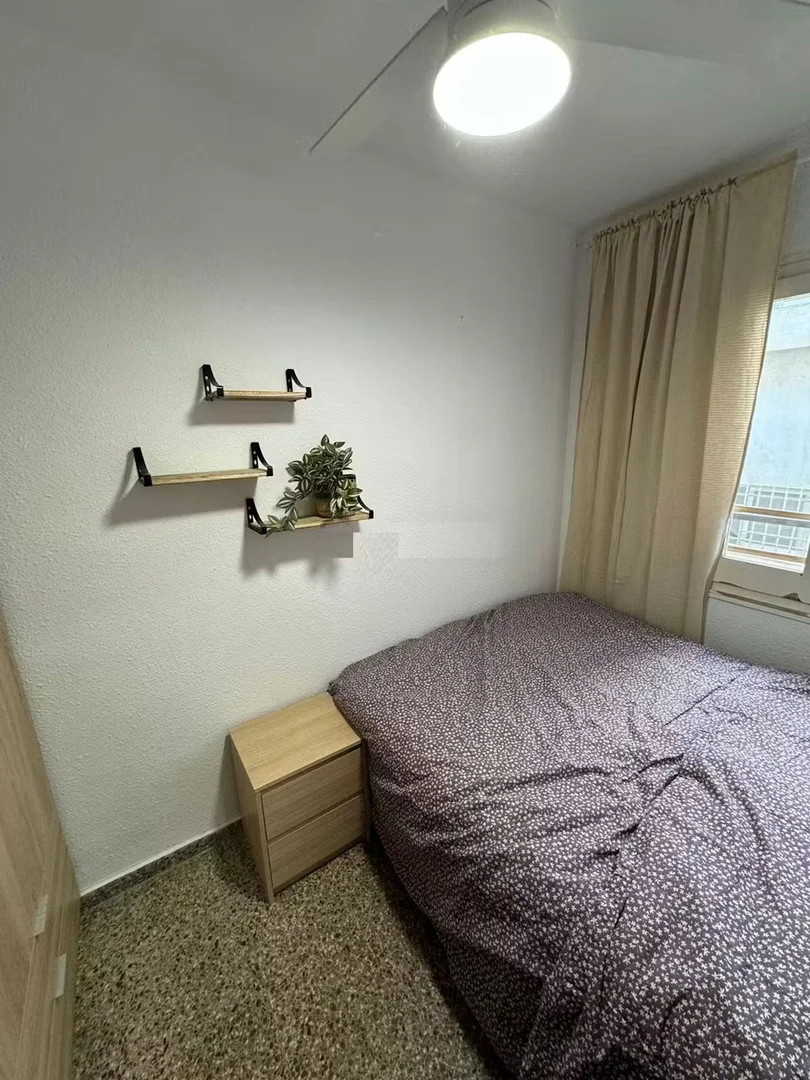 Functional student room perfect for studying in
