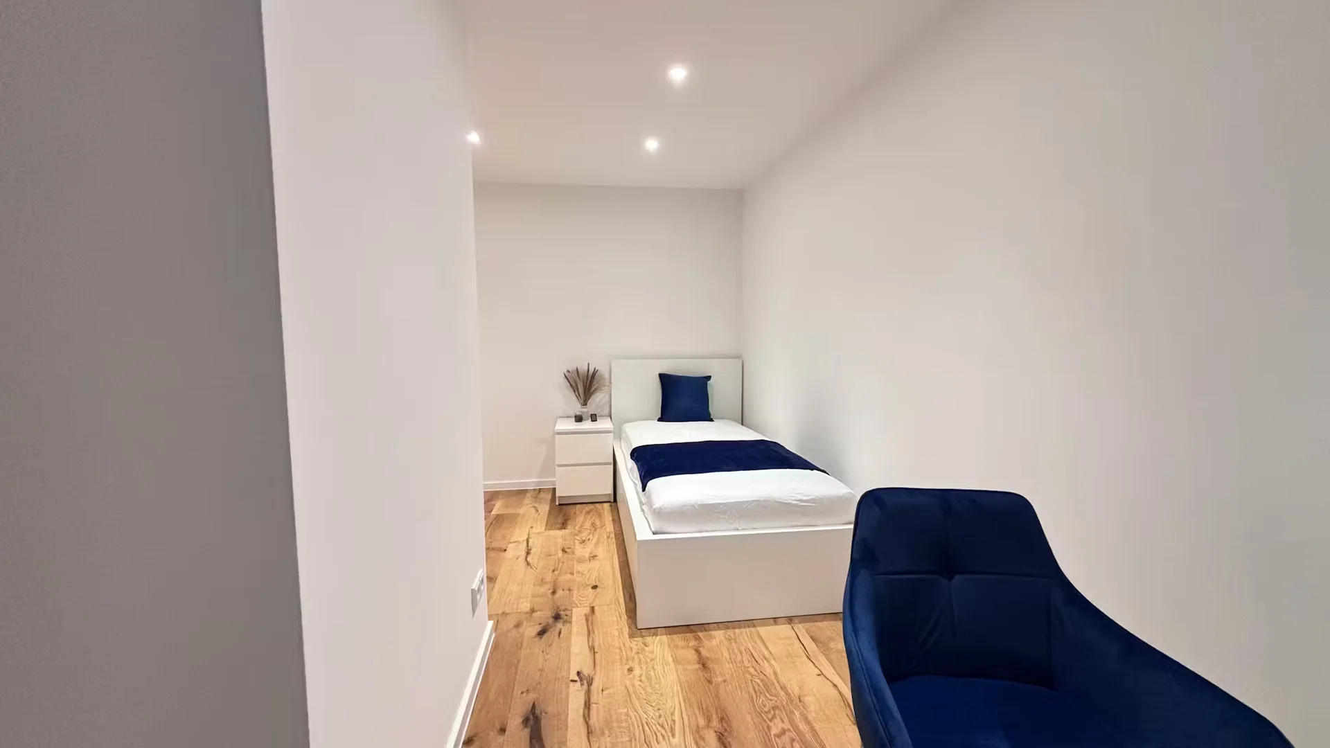 Economical student room with convenient location in 