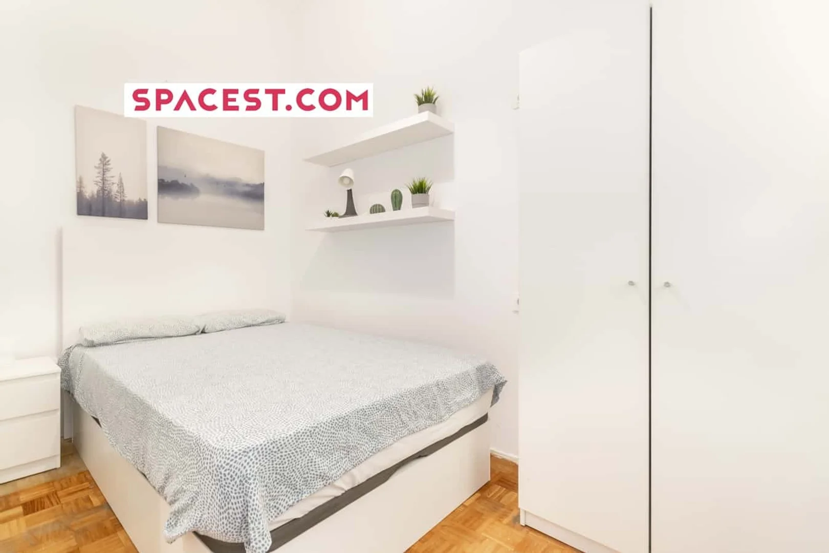 Habitación para estudiantes en  con área de estudio y facilidades compartidas