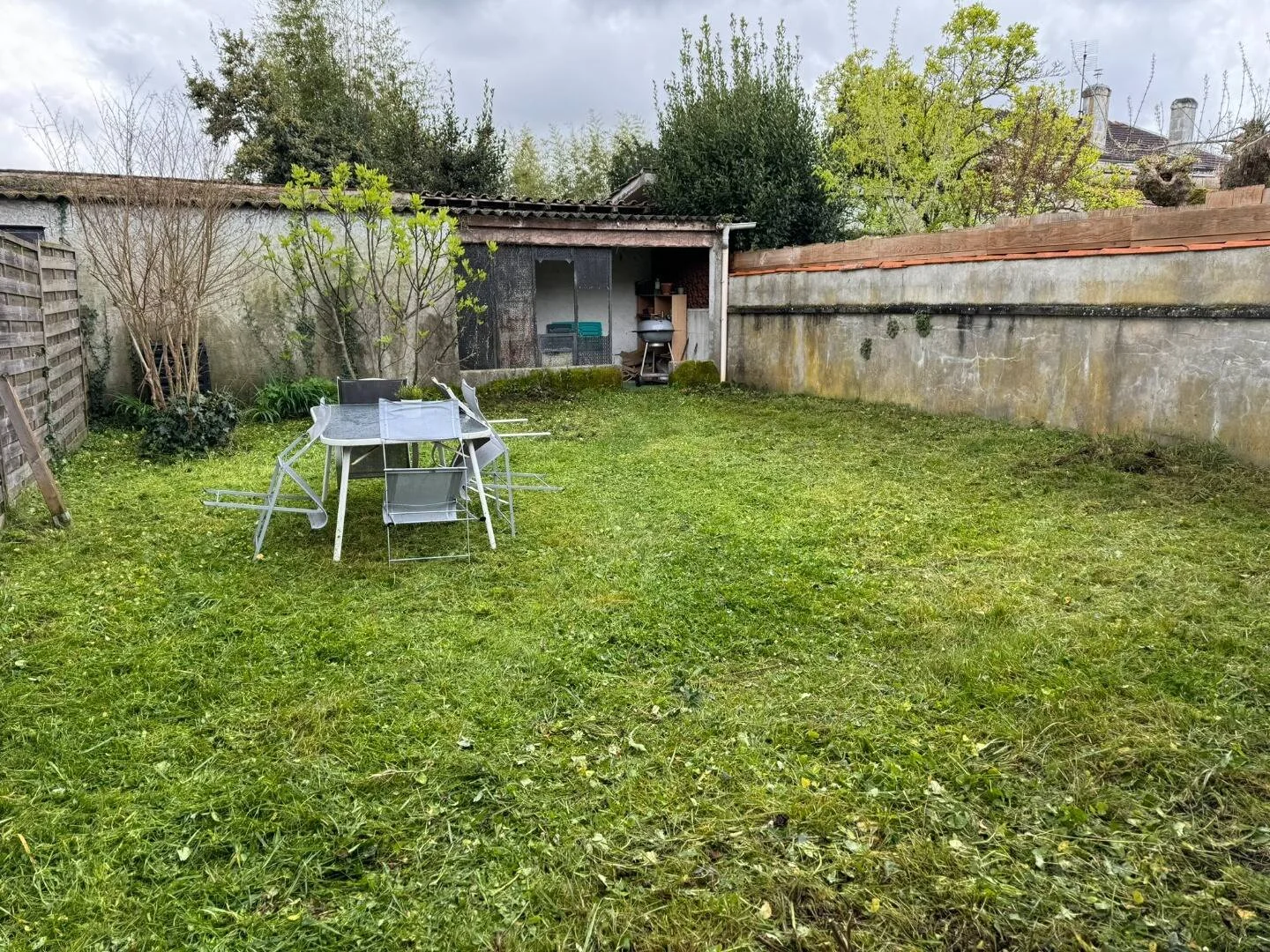 Quarto de estudante confortável e espaçoso em 