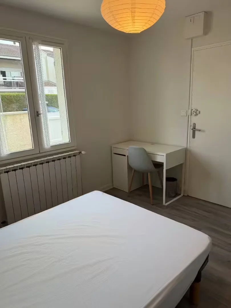 Quarto amigo do estudante em  com comodidades modernas