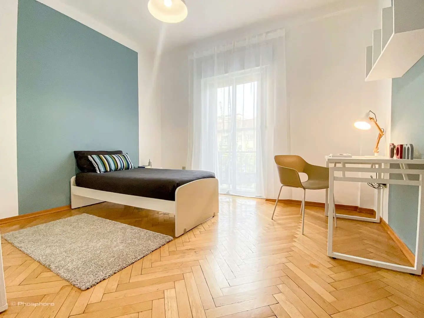 Functional student room perfect for studying in 