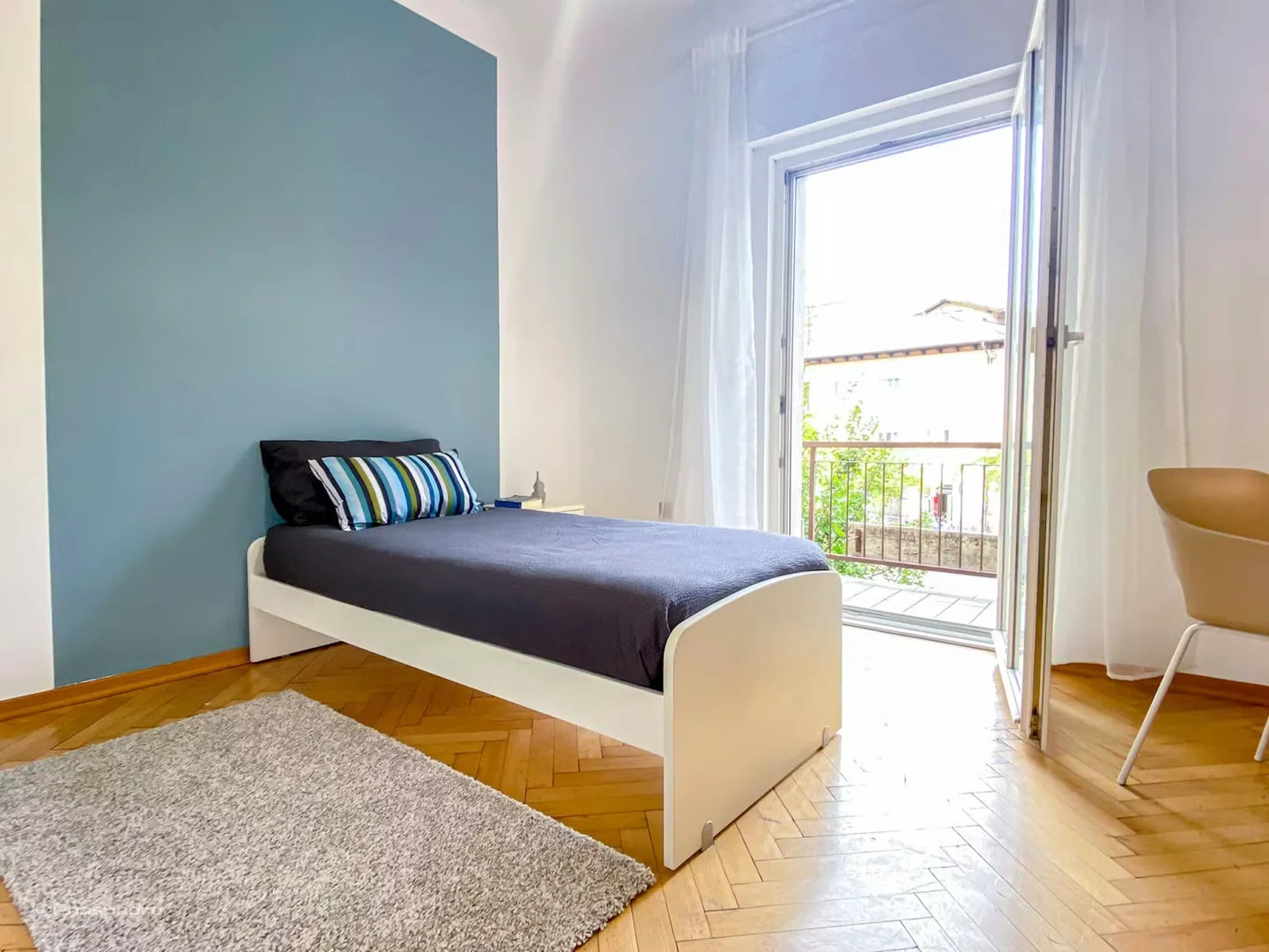 Cozy room for students available in 